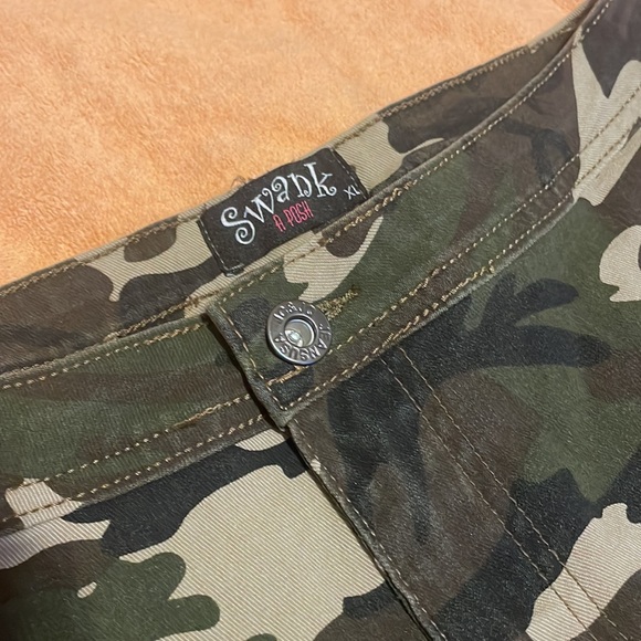 Short shorts by Swank design is camouflage and they stretch - Picture 2 of 6